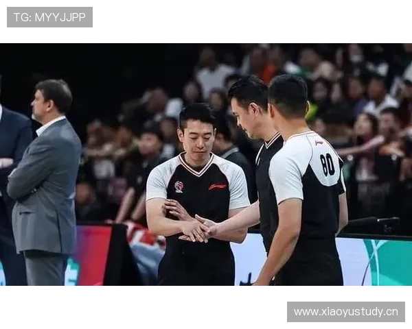 阻挡和带球撞人规则解析及判罚标准详解